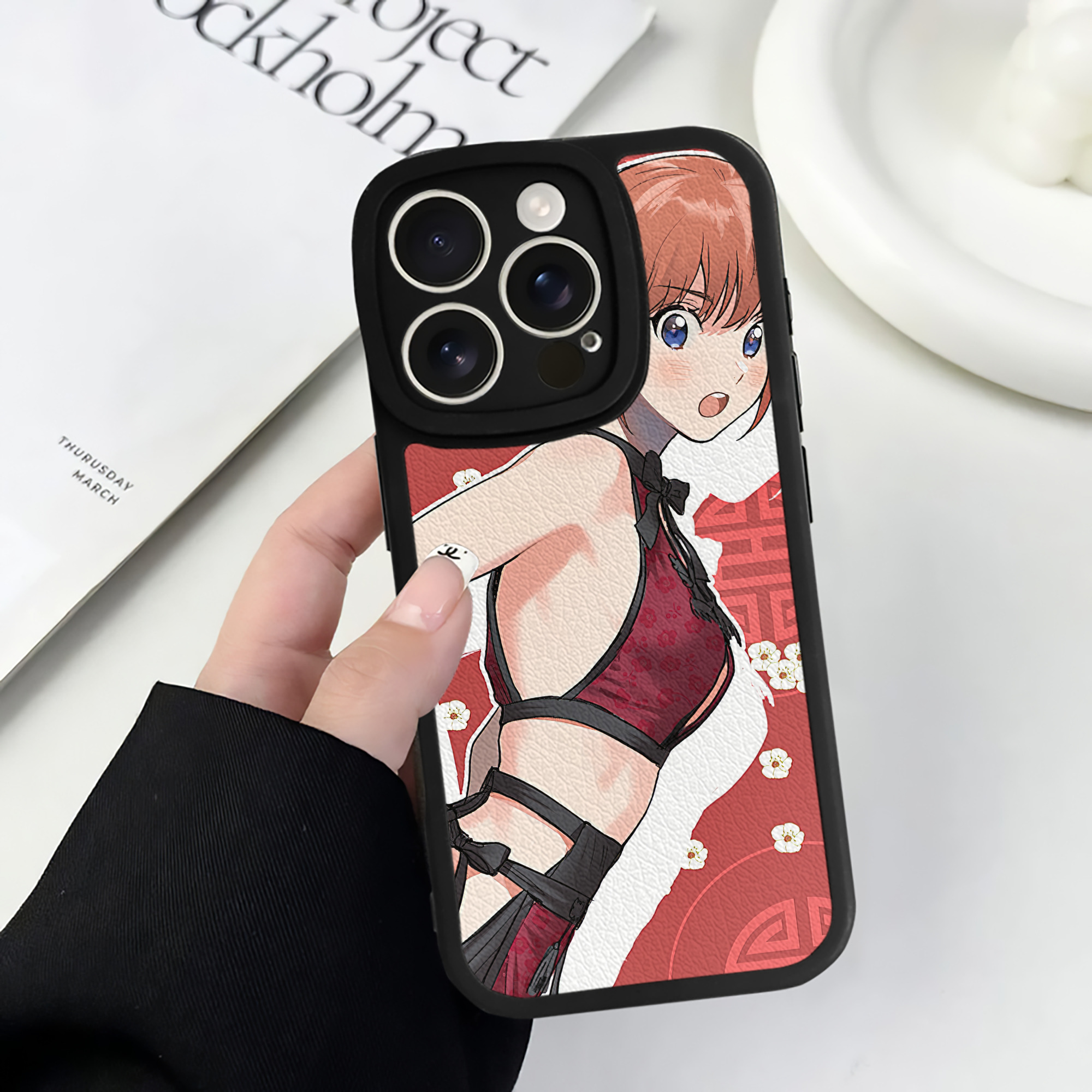 （画像用） ぎんたま 坂田銀時（さかたぎんとき） 神楽 志村新八（しむら しんぱち） GINTAMA Sakata Gintoki Kagura Shimura Shinpachi 【iPhone 16シリーズ対応】シリコンスマホケース（レザー調） 材質：シリコン